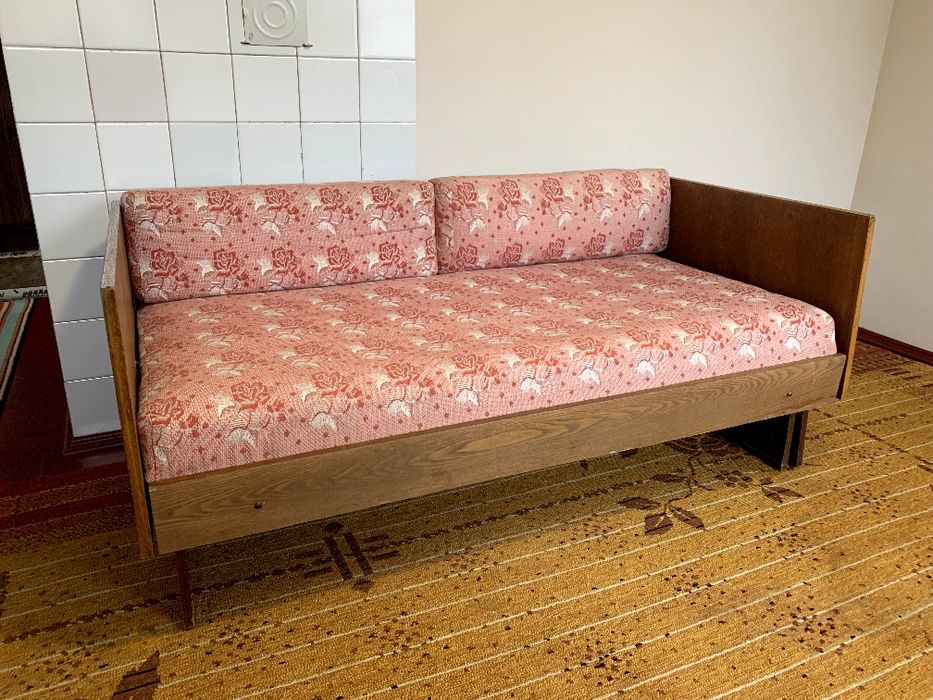 Диван-ліжко невеликий