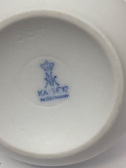 Wazonik kaiser porcelana biskwit