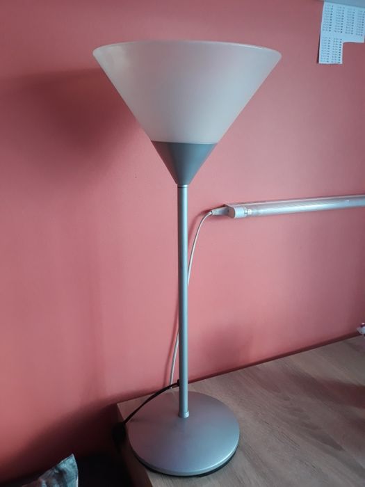 Sprzedam lampę podłogową