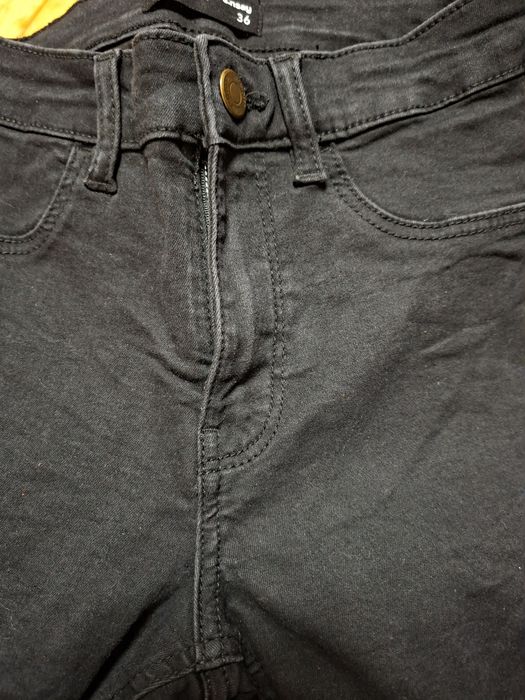 Czarne rurki Sinsay Skinny High Waist | Rozmiar 36 (S)