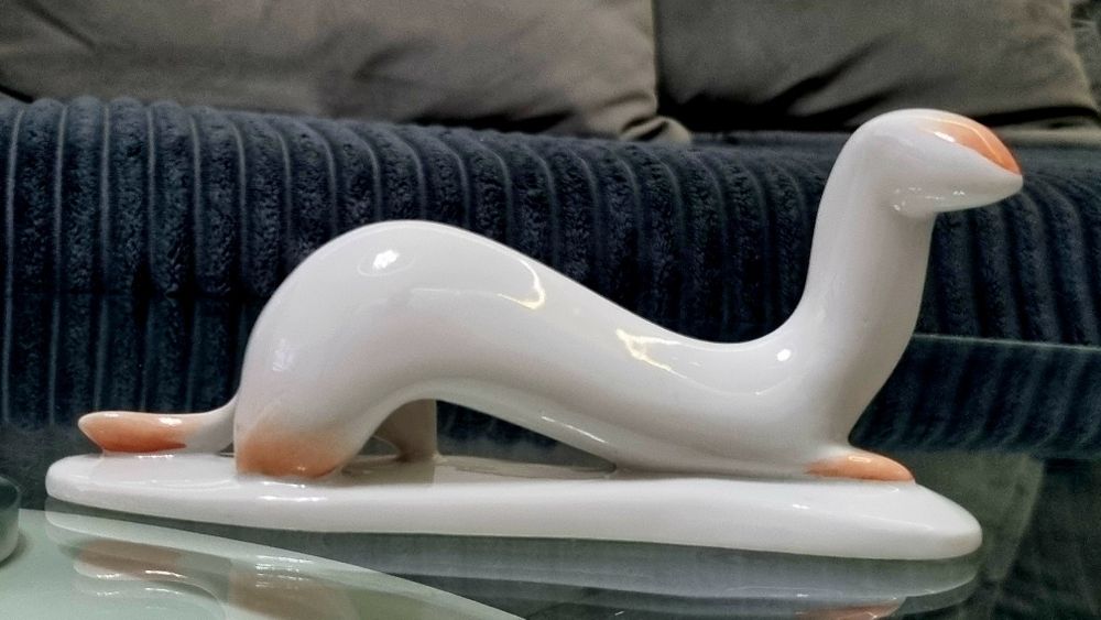 Sygnowana figurka Łasiczka M. Naruszewicz, Ćmielów, 1956 r.