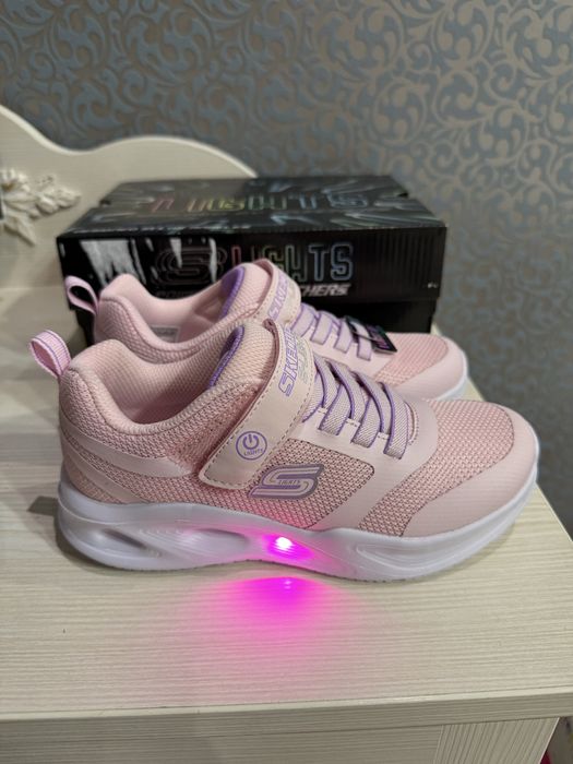Skechers lights оригінал розміри від 30 до 35
