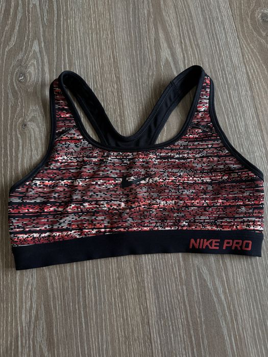 Спортивний топ Nike