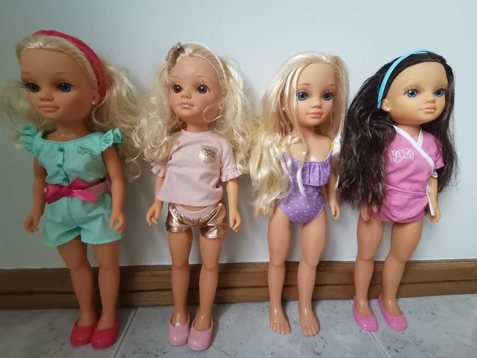 Conjunto de 4 bonecas NANCY e acessórios