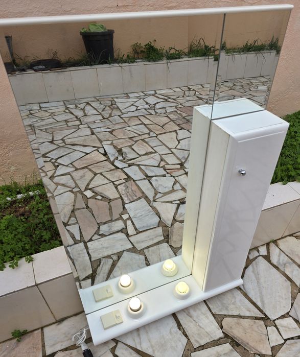 Armário  WC c/ Espelho e Iluminação