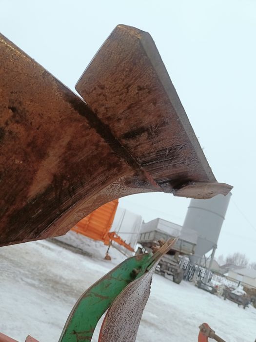 Sprzedam pług 5 obrotowy kverneland