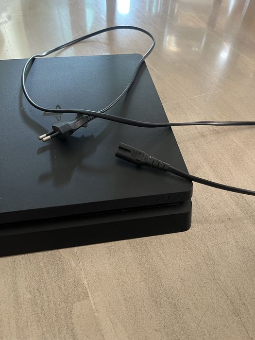 PS4 com jogos sem comandos