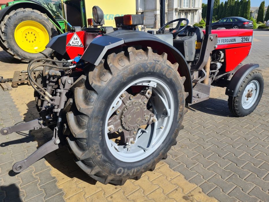 Massey Ferguson 374V