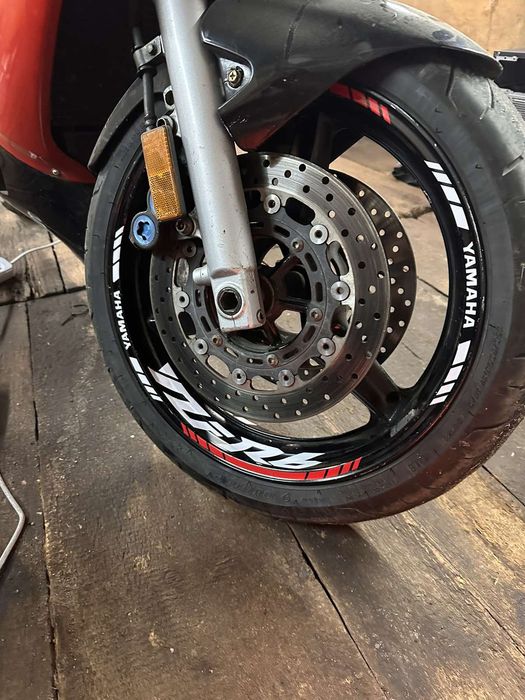 Наклейки на мото колеса Yamaha YZF R6 R1 FZ6 FZ1