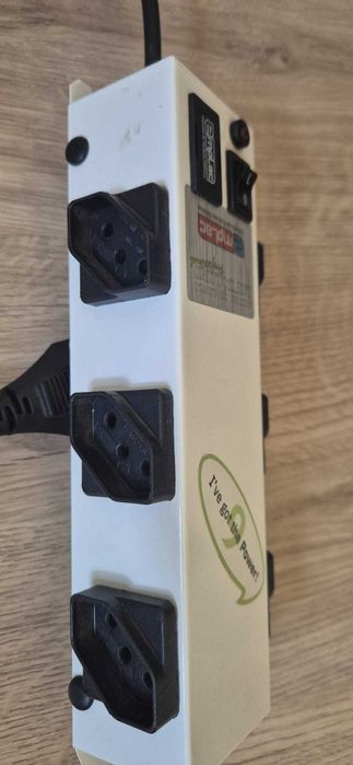 Tomada EPE 204 USB2 Intelbras + Protector eletrico Profissional