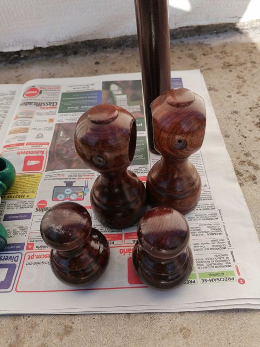 Vendo varões de cortinado em metal e madeira