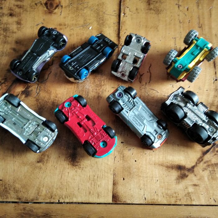 Autka Hot Wheeles 8 sztuk