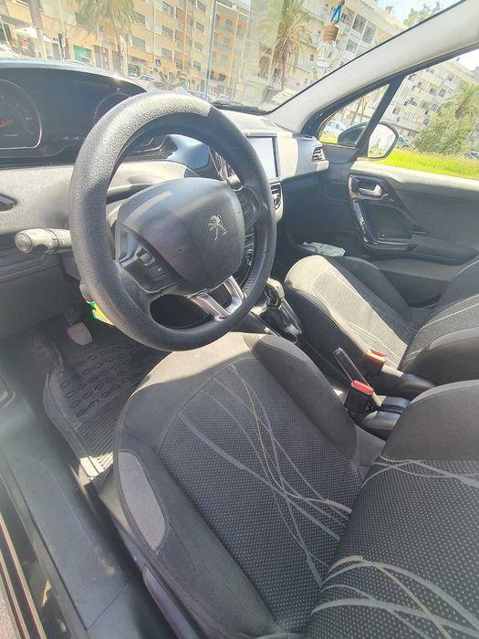 Peugeot 208 2013