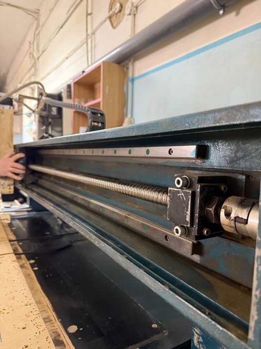 Фрезерний ЧПУ верстат MF9050 гвинтовий (робочий, 3КВт)