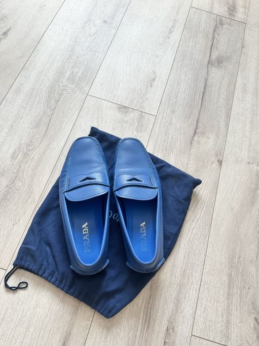 Це чоловічі лофери Prada з сап'янової шкіри (Saffiano leather)