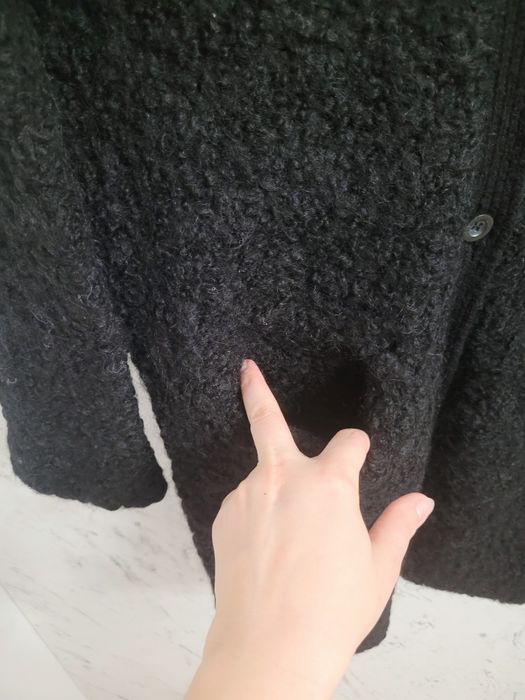 Kardigan 36 S M sweter płaszcz COS 100% wełna bouclé czarny guziki