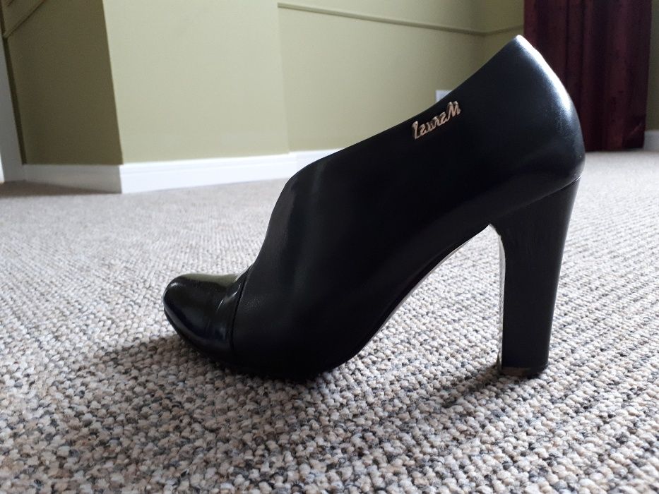 Buty Czolenka na slupku rozm. 36 skora licowa, czarne