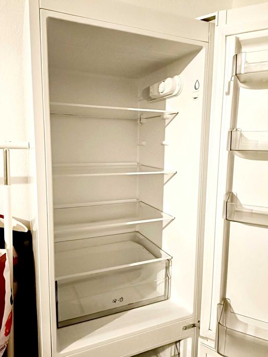 Frigorífico Combinado VOX KK3300F 
Em ótimo estado.