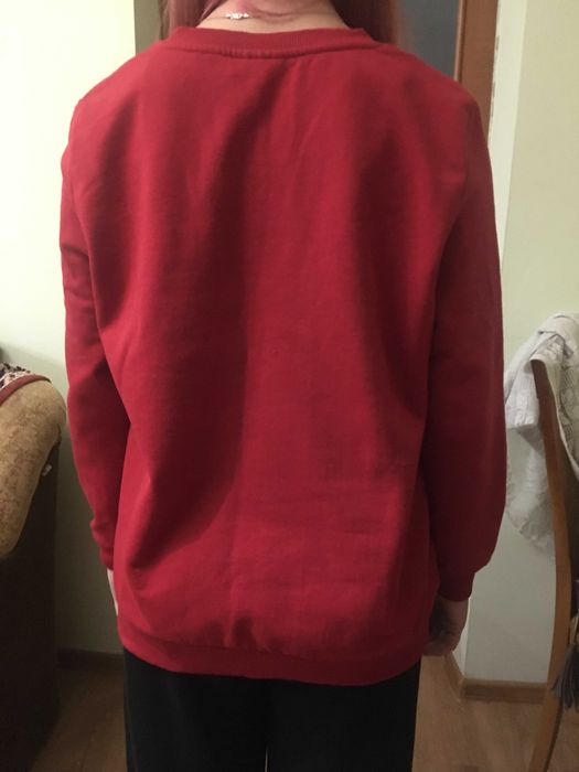 Красный свитшот размер М