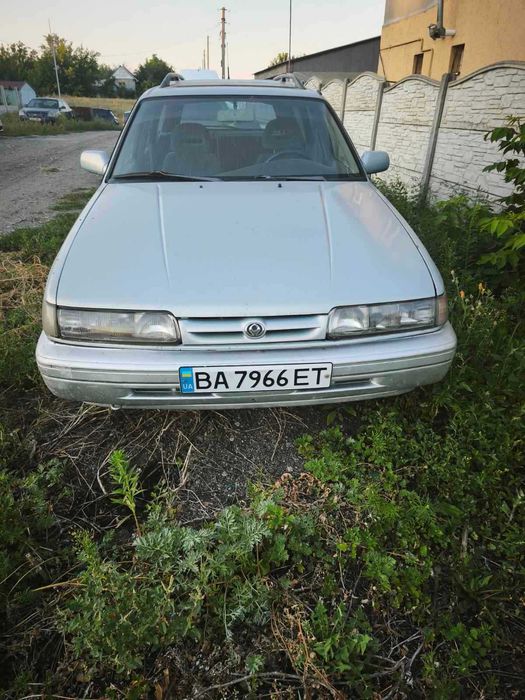 Автомобіль Mazda 626