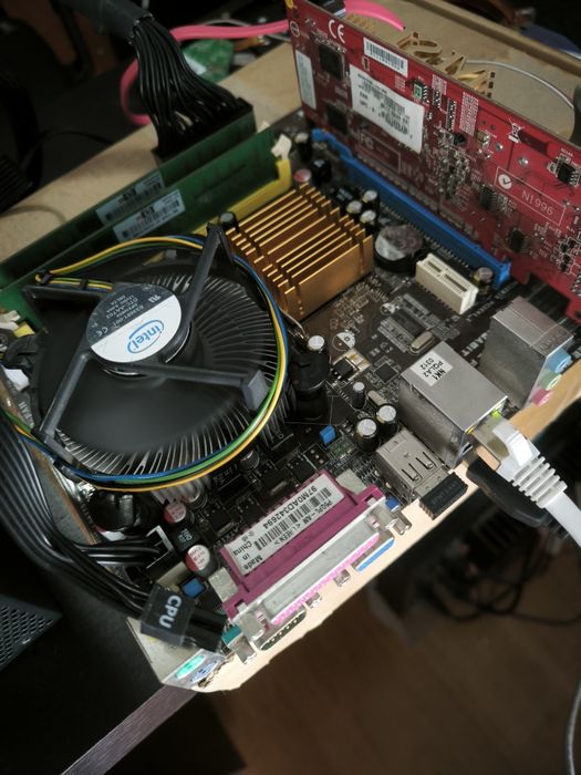Kit ASUS P5QPL-AM + Pentium Dual-Core E2160 1,8GHz + 2GB DDR2 — Funcional