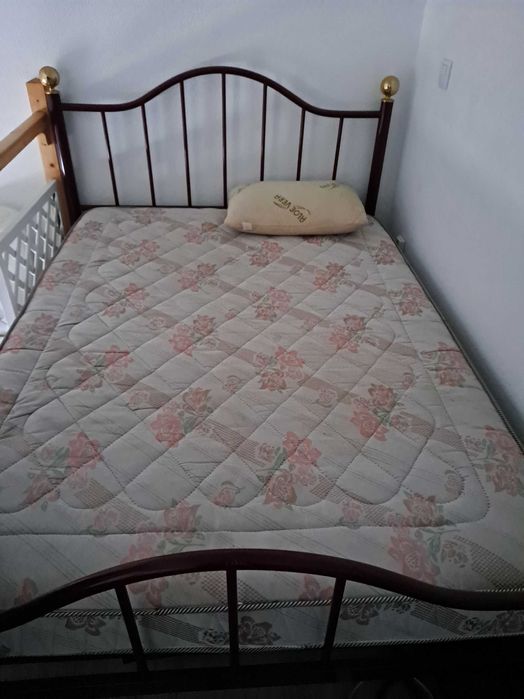 Cama casal semi-nova