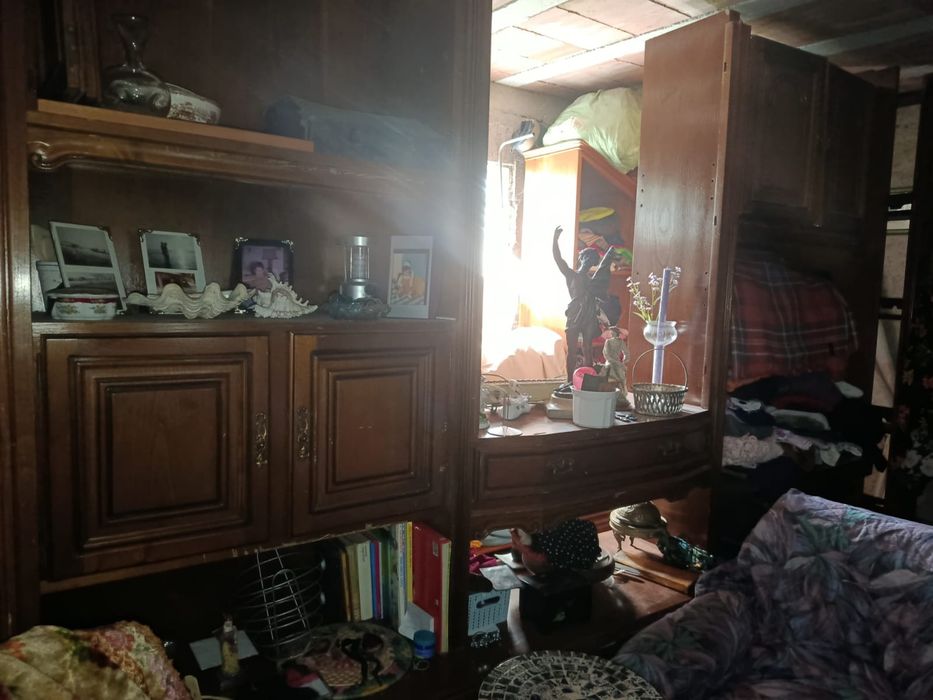 Móvel grande com garrafeira