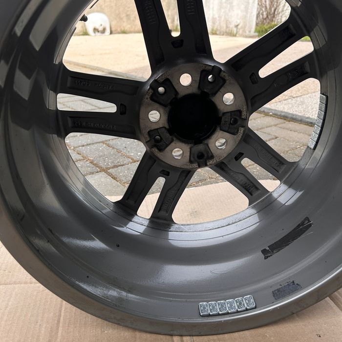 Jante 17” BMW original, com centro e válvula
