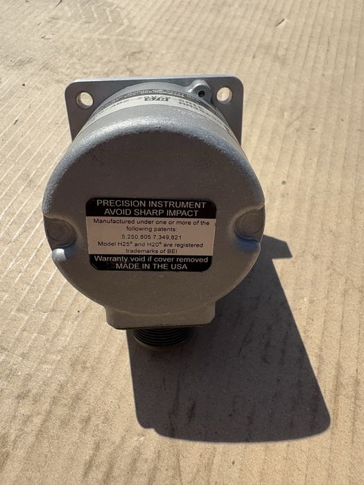 Enkoder inkrementalny (obrotowy) nowy marki BEI Sensors , model H25D-SS-360-ABZ-28V/V-SM16