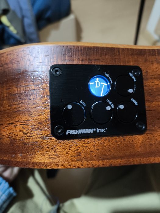 Guitarra LAG Tramontane TN170ASCE + amplificador  Fender Mustang I