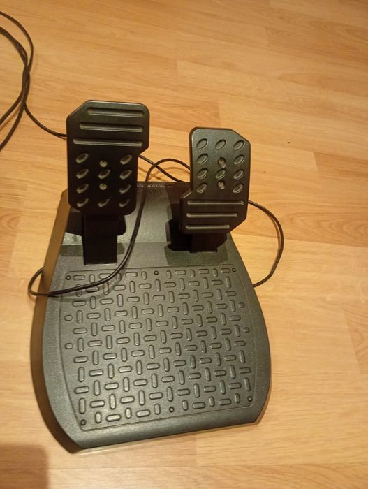 PS4 com jogos s e volante