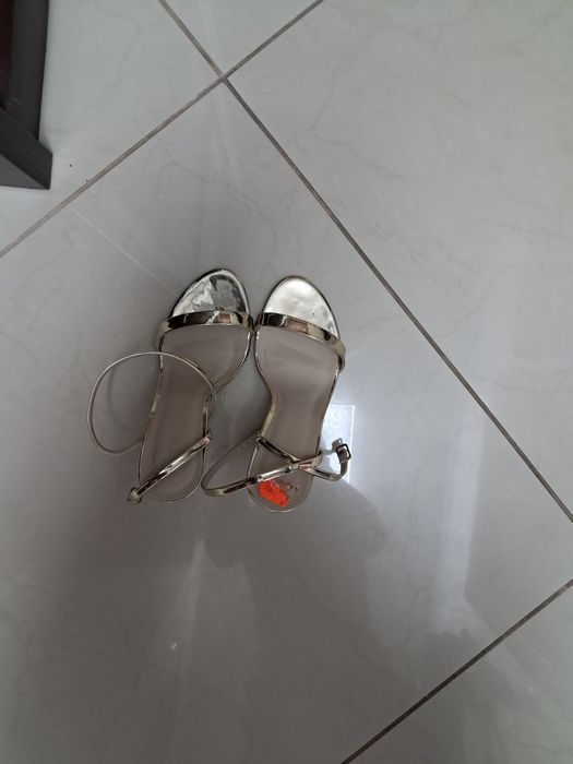 Buty odkryte eleganckie na szpilce