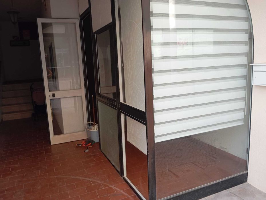Arrenda-se pequeno espaço comercial na rua do comércio no Bombarral
