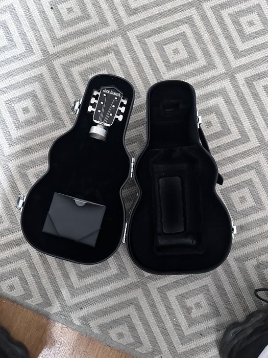 Jack daniel’s zestaw gitara etui i korek
