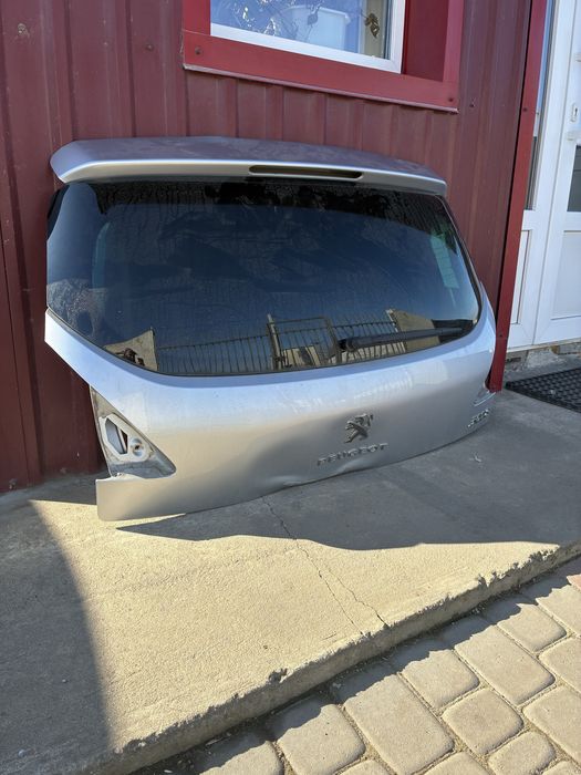 Продам кришку багажника (ляду) для пежо 3008