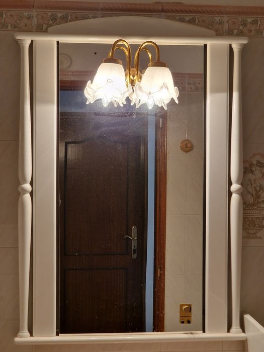 Espelho com luz embutida