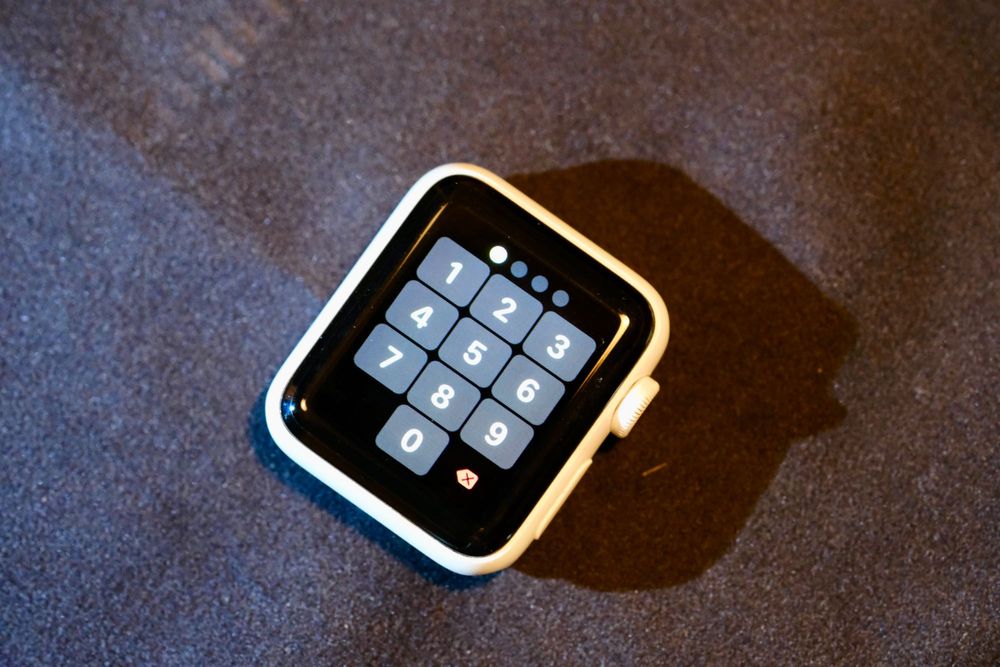 Apple Watch Series 2 – Limited Edition White Ceramic