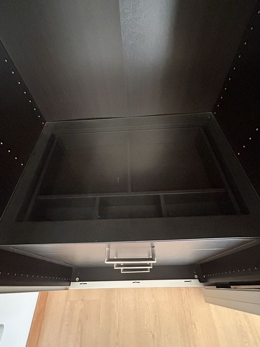 Roupeiro IKEA PAX 150 cm com portas de correr e espelho – excelente estado