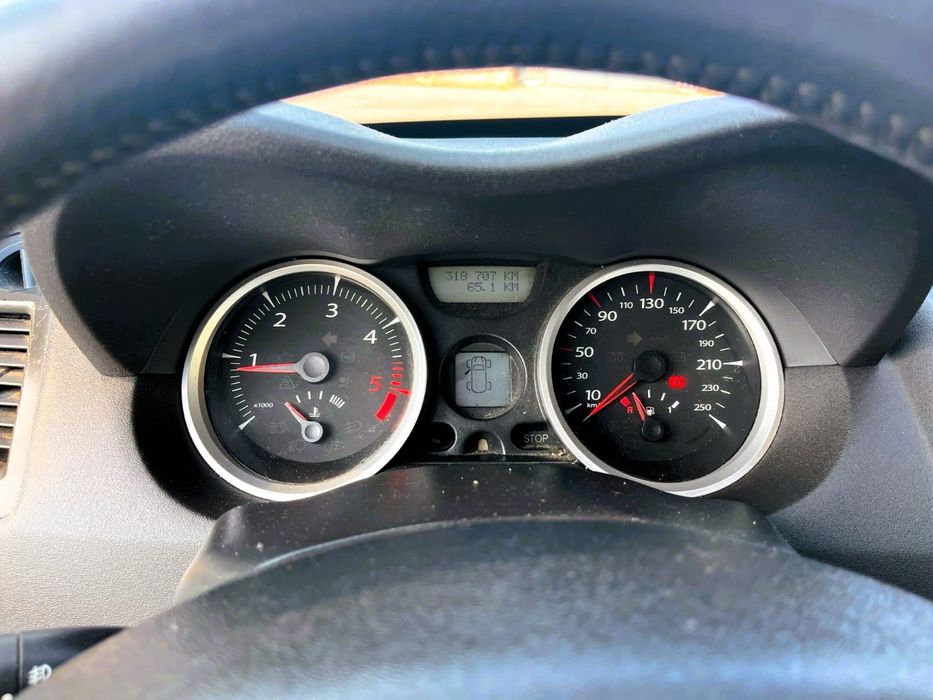 Renault Mégane 1.5 dCi 2008 — 4 Pneus + Embraiagem Nova