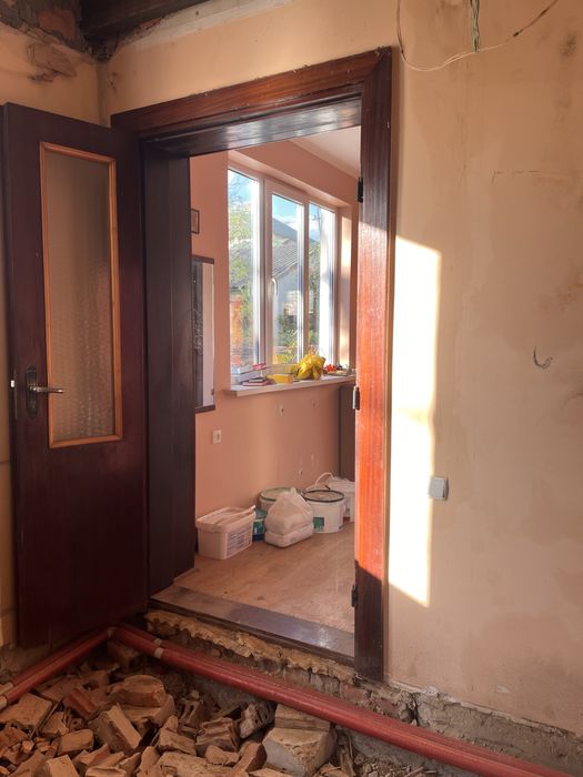 Розсувні та нерозсувні деревʼяні двері (шпон) зі СКЛОМ