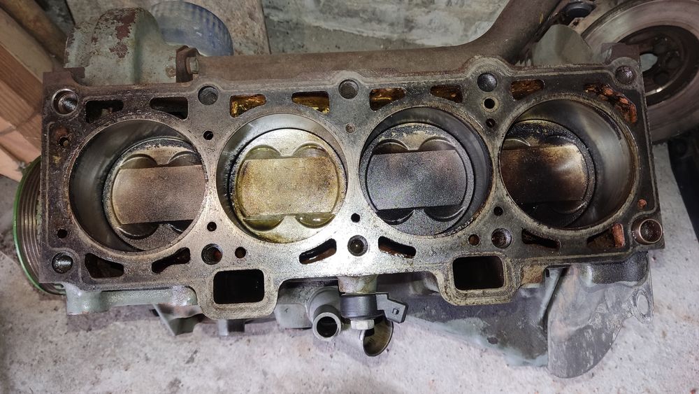 Продам двигатель без ГБЦ в рабочем и отличном состоянии 
От ВАЗ 2112