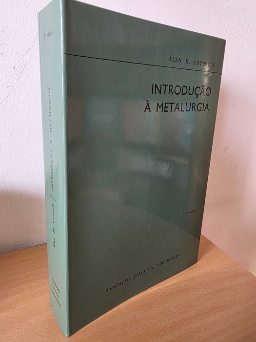 Livro "Introdução à Metalurgia" de Alan H. Cottrell