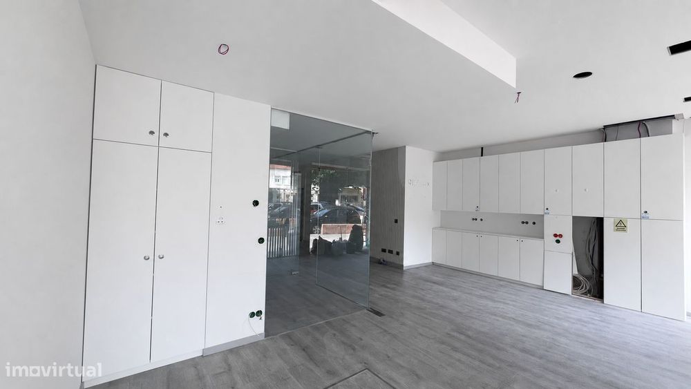 Cruzamento do Amial - Loja com 180m2