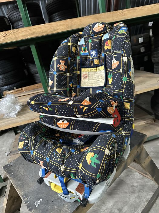 Автомобільне дитяче крісло Peugeot