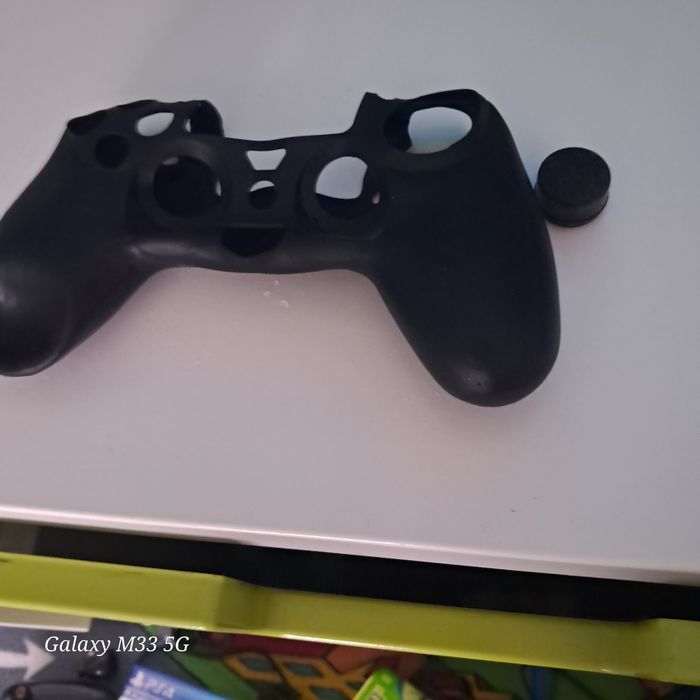 Sprzedam: ps4, telewizor, 2 pady i kierownice