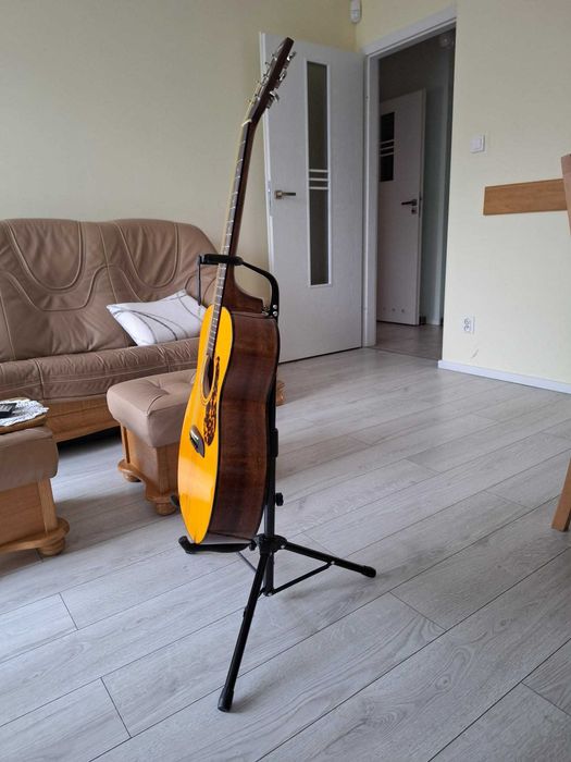 Gitara akustyczna z pokrowcem