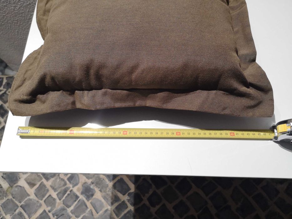 2 Almofadas castanhas com enchimento