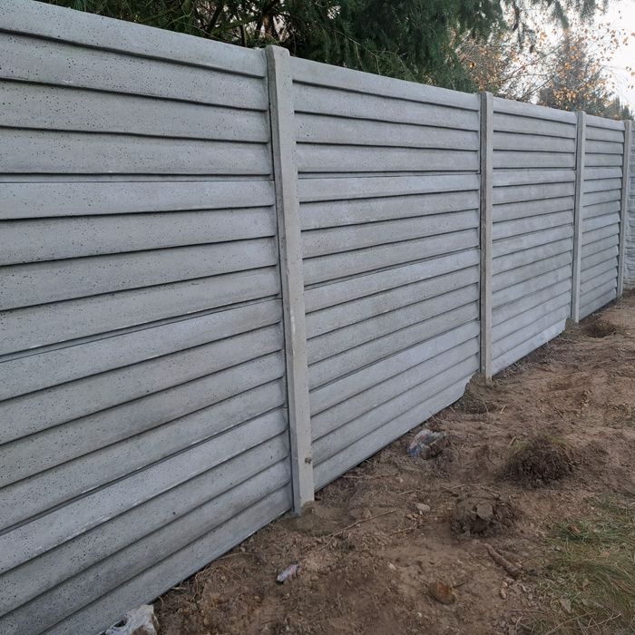 Ogrodzenia betonowe. Montaż oraz transport.