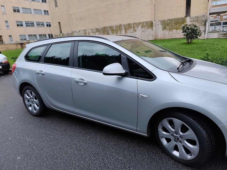 Opel astra J Sports Tourer 2012