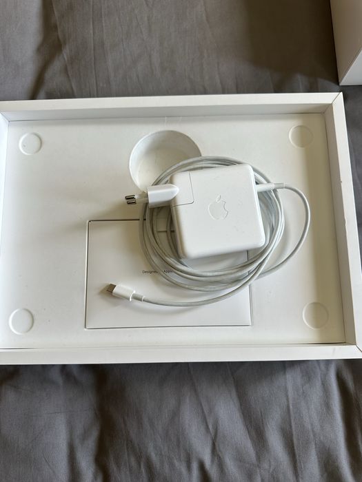 Macbook pro 2022 M2 256Gb